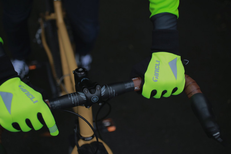 Yellow Winter gloves reflectors