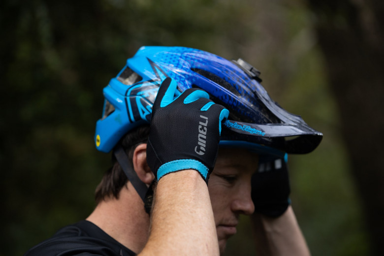 7132 Tineli Blue Trail Gloves GGM 0665 min