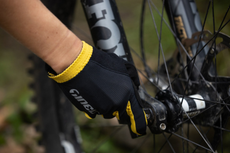 7133 Tineli Gold Trail Gloves GGM 0794 min