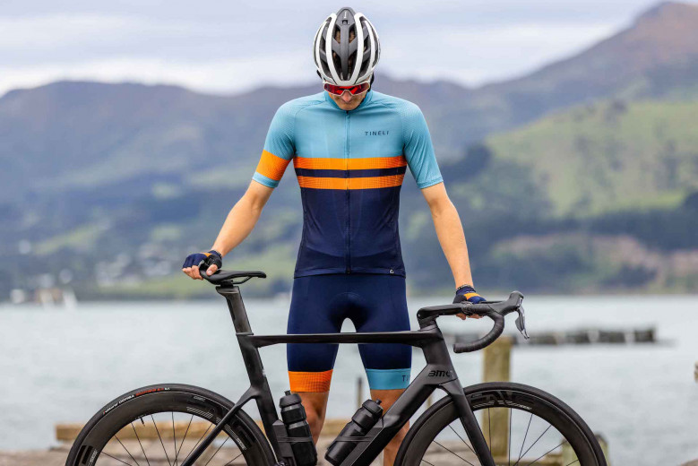 6150 Tineli Road Runner Bib Shorts 073A7459 min