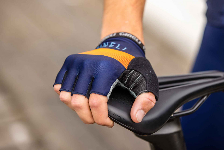7150 Tineli Road Runner Gloves 073A7485 min