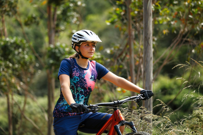 2118 Womens Graphik Trail Jersey 2W4A9013