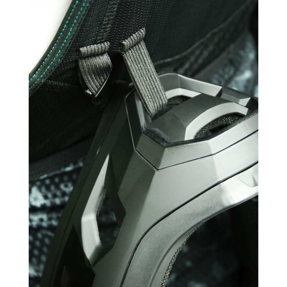 597 trail bibshort feature 2 web
