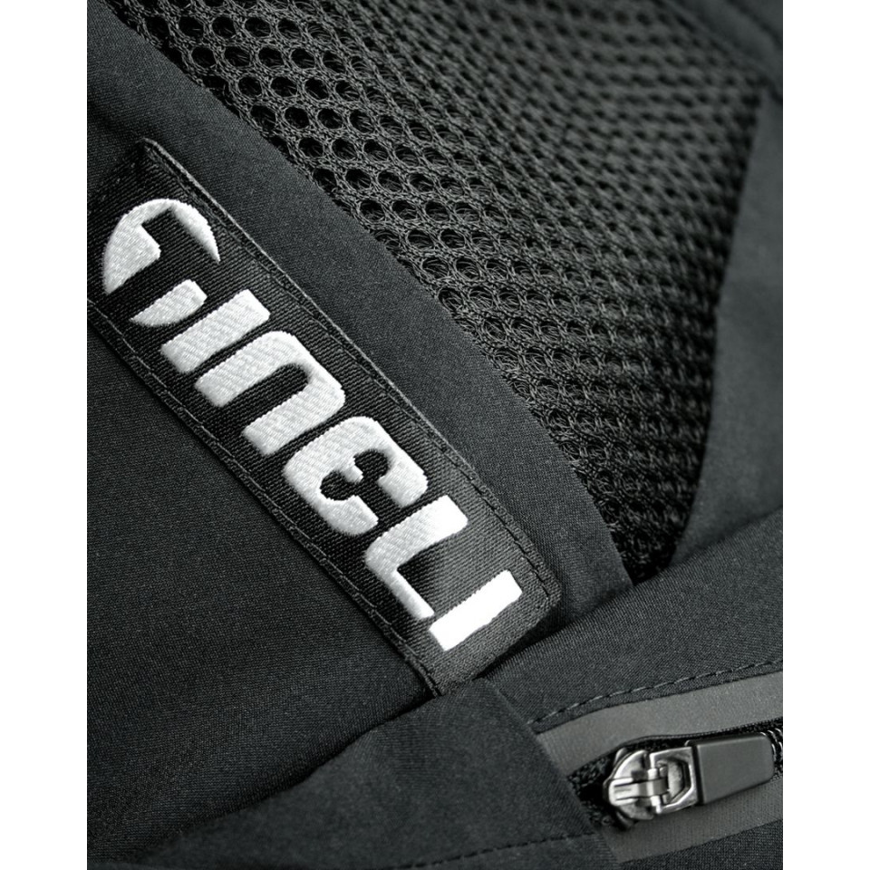 590 mtb trailshorts feature 2 web